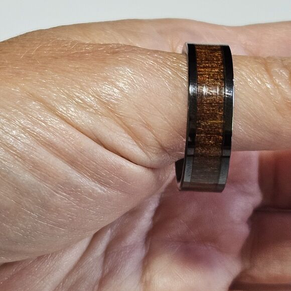Three Kings Black With Wood Grain Look Men's Ring Size 13.5 - Picture 4 of 12
